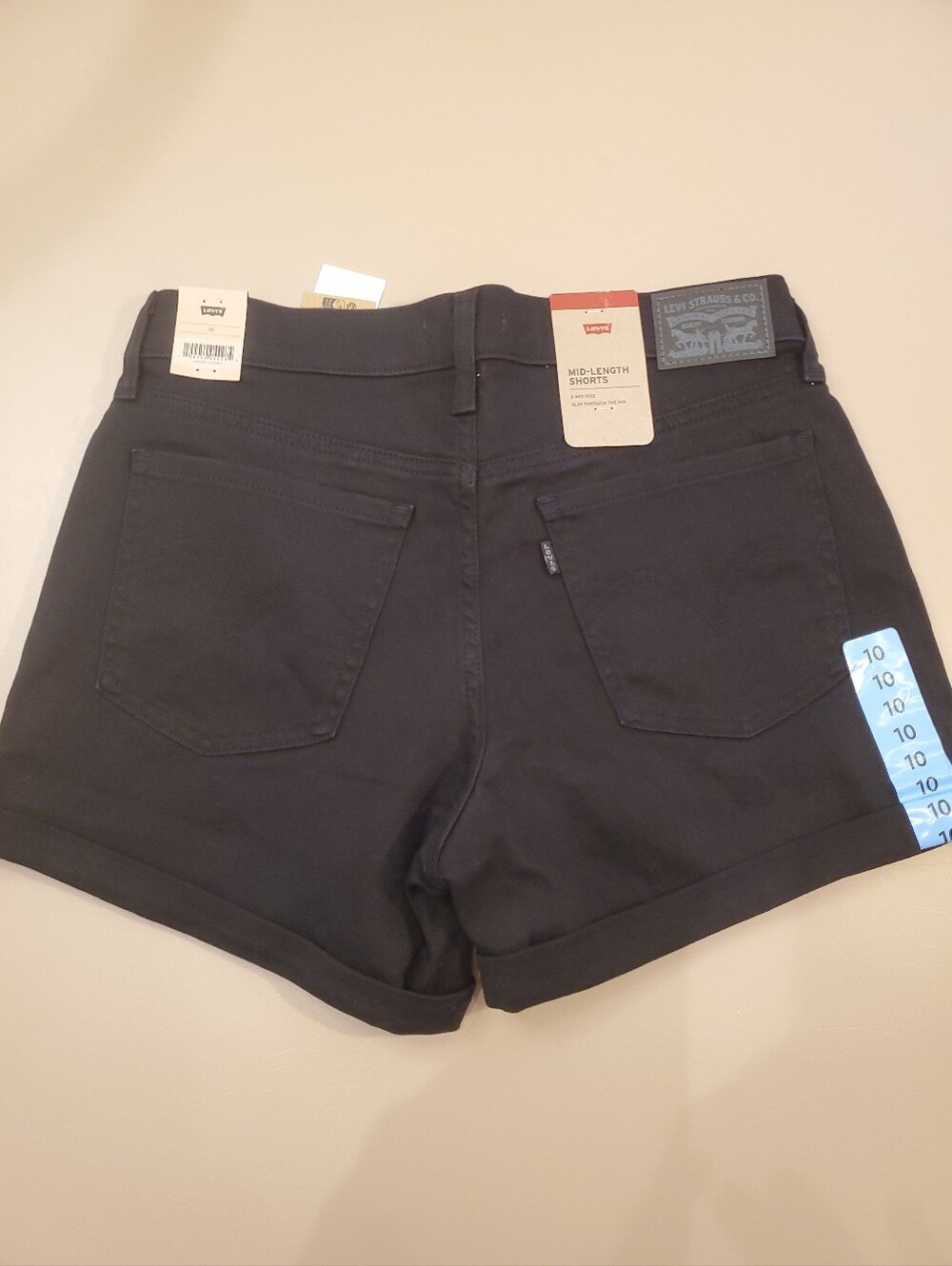 NWT Levi's Black Denim Mid-Length Rolled Cuff Women’s Shorts In Size 30/Size 10
